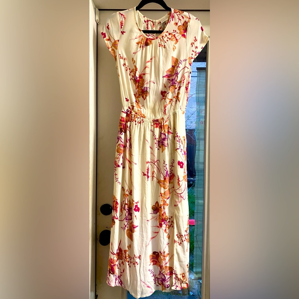 Spring floral dress. With Pockets!!!